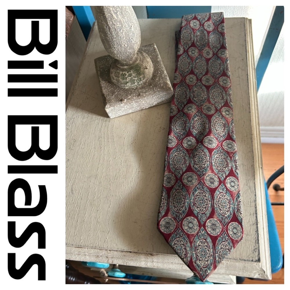 Vintage BILL BLASS 100% Silk Necktie